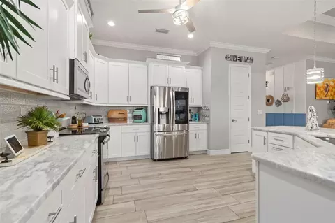 Kitchen - 5418 56th Ct E, Bradenton, FL 34203 photo 4 of 6