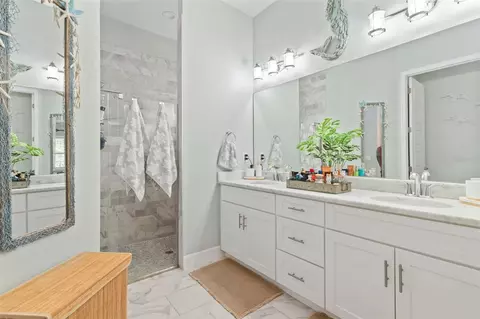 Bath - 5418 56th Ct E, Bradenton, FL 34203 photo 1 of 3