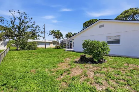 Exterior - 1317 Ringtail Rd, Venice, FL 34293 photo 7 of 8