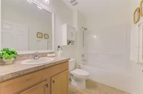 Bath - 8905 Excelsior Loop, Venice, FL 34293 photo 3 of 3