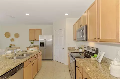 Kitchen - 8905 Excelsior Loop, Venice, FL 34293 photo 4 of 8
