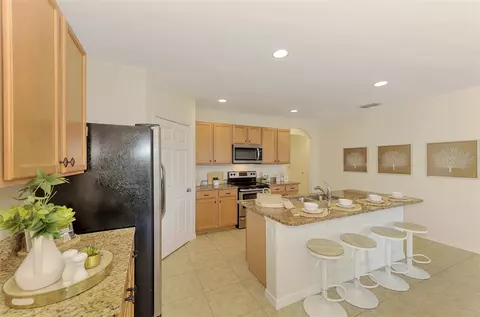 Kitchen - 8905 Excelsior Loop, Venice, FL 34293 photo 6 of 8