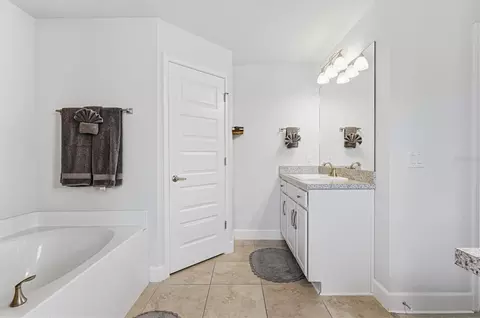 Bath - 400 Marlin Rd, Venice, FL 34293 photo 3 of 5