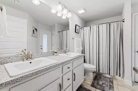 Bath - 400 Marlin Rd, Venice, FL 34293 photo 5 of 5