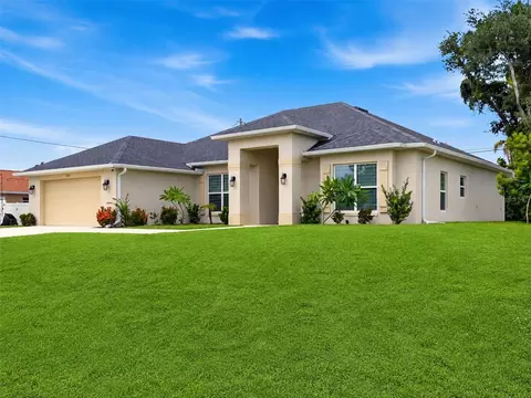 Exterior - 400 Marlin Rd, Venice, FL 34293 photo 5 of 11