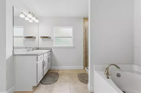 Bath - 400 Marlin Rd, Venice, FL 34293 photo 2 of 5
