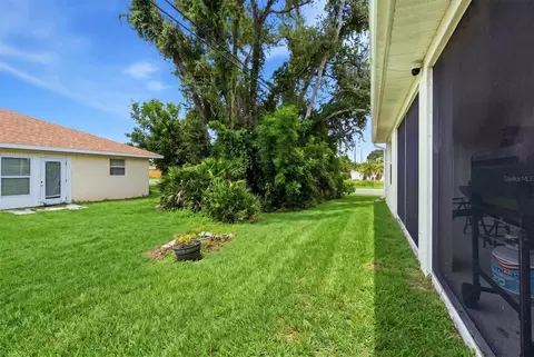 Exterior - 400 Marlin Rd, Venice, FL 34293 photo 8 of 11