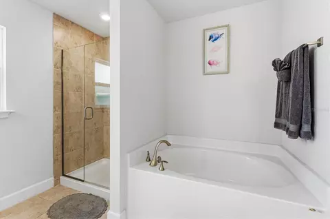 Bath - 400 Marlin Rd, Venice, FL 34293 photo 4 of 5