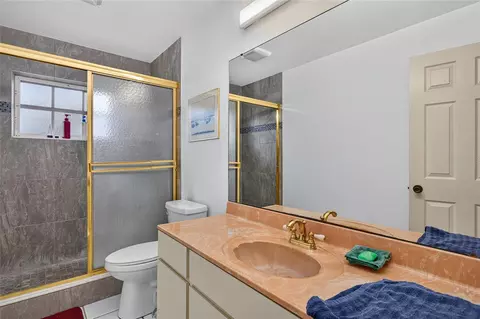 Bath - 105 Jacaranda Blvd, Venice, FL 34292 photo 5 of 7