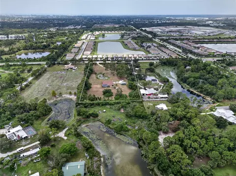 View/Area - 105 Jacaranda Blvd, Venice, FL 34292 photo 11 of 15