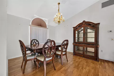 Dining - 105 Jacaranda Blvd, Venice, FL 34292 photo 1 of 2