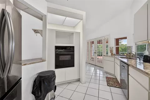 Kitchen - 105 Jacaranda Blvd, Venice, FL 34292 photo 2 of 4