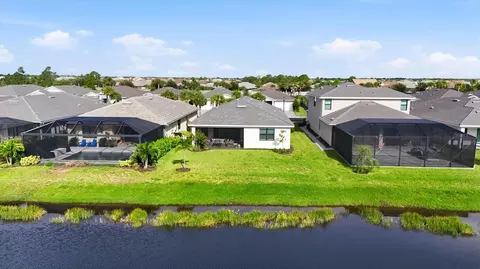 View/Area - 18580 Midsummer Pl, Venice, FL 34293 photo 4 of 33