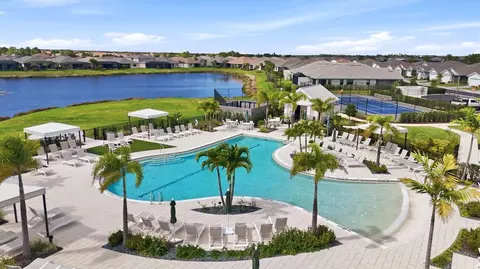 Exterior - 18580 Midsummer Pl, Venice, FL 34293 photo 2 of 10