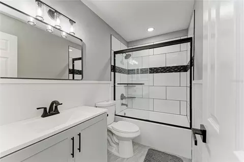 Bath - 460 E Base Ave #129, Venice, FL 34285 photo 3 of 3