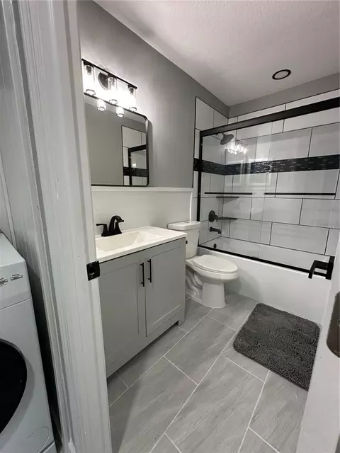 Bath - 460 E Base Ave #129, Venice, FL 34285 photo 2 of 2