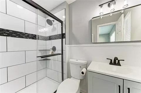 Bath - 460 E Base Ave #129, Venice, FL 34285 photo 2 of 3