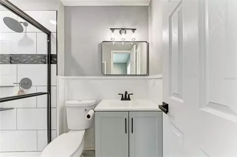 Bath - 460 E Base Ave #129, Venice, FL 34285 photo 1 of 3