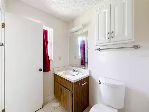 Bath - 9320 SE Maricamp Rd, Ocala, FL 34472 photo 4 of 4