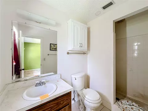 Bath - 9320 SE Maricamp Rd, Ocala, FL 34472 photo 2 of 4