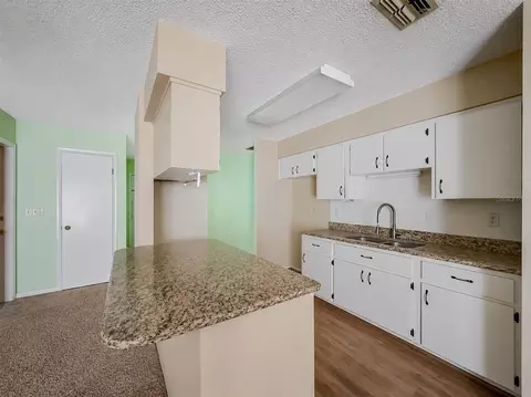 Kitchen - 9320 SE Maricamp Rd, Ocala, FL 34472 photo 4 of 4