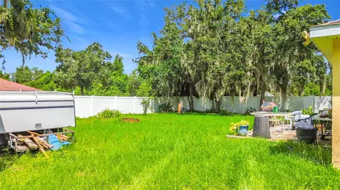 Exterior - 215 Oak Cir, Ocala, FL 34472 photo 5 of 6
