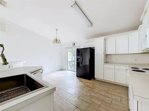 Kitchen - 215 Oak Cir, Ocala, FL 34472 photo 1 of 5