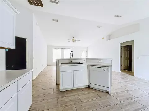 Kitchen - 215 Oak Cir, Ocala, FL 34472 photo 2 of 5