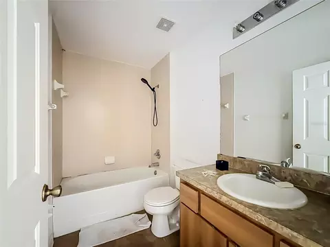 Bath - 215 Oak Cir, Ocala, FL 34472 photo 1 of 3