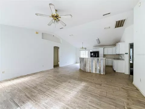 Living - 215 Oak Cir, Ocala, FL 34472 photo 2 of 3