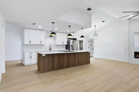 Kitchen - 6909 9th Ct E, Sarasota, FL 34243 photo 2 of 4