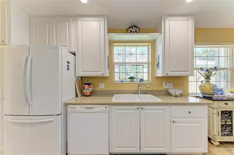 Kitchen - 6256 Erice St, Venice, FL 34293 photo 6 of 7