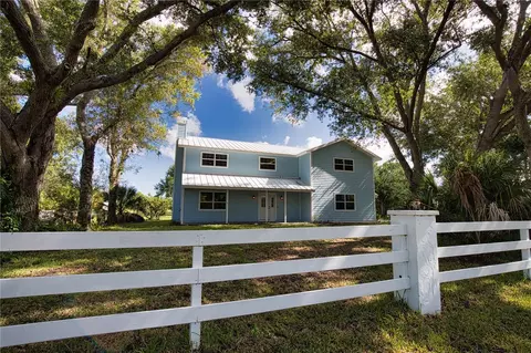 916 Bayshore Dr, Englewood, FL 34223
