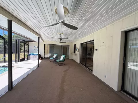 Exterior - 386 Pineview Dr, Venice, FL 34293 photo 9 of 11