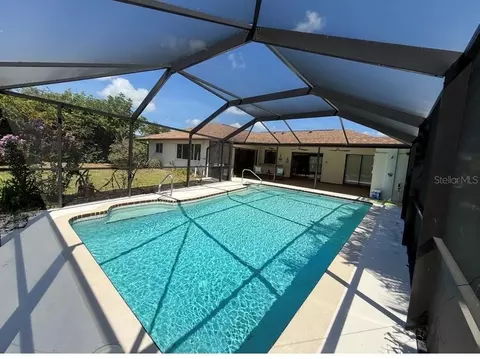 Exterior - 386 Pineview Dr, Venice, FL 34293 photo 6 of 11