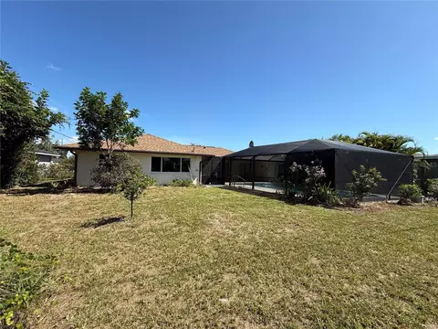 Exterior - 386 Pineview Dr, Venice, FL 34293 photo 11 of 11