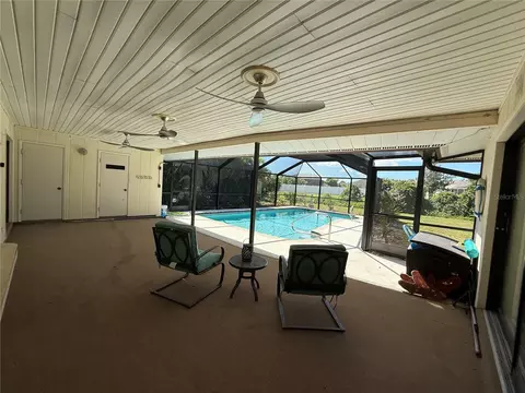 Exterior - 386 Pineview Dr, Venice, FL 34293 photo 7 of 11