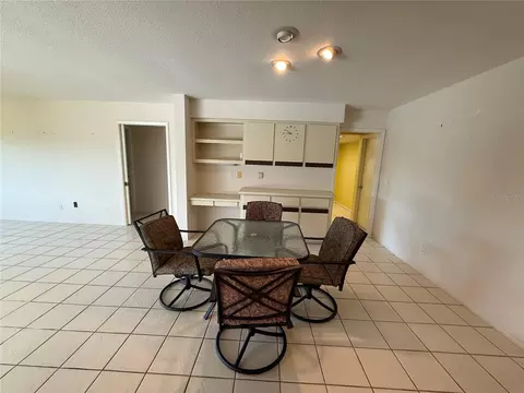 Living - 386 Pineview Dr, Venice, FL 34293 photo 4 of 6