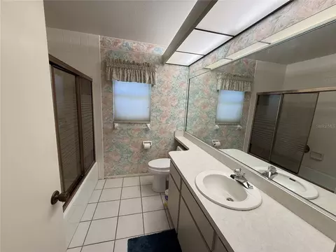Bath - 386 Pineview Dr, Venice, FL 34293 photo 4 of 4