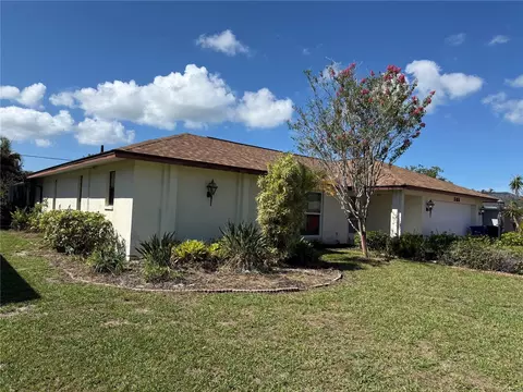 Exterior - 386 Pineview Dr, Venice, FL 34293 photo 3 of 11