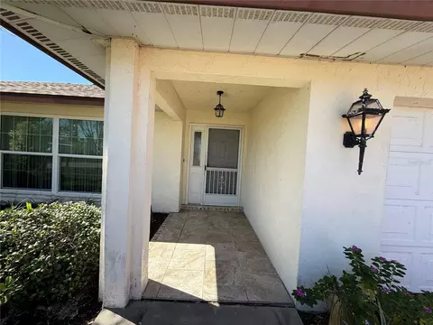 Exterior - 386 Pineview Dr, Venice, FL 34293 photo 4 of 11