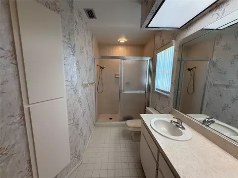 Bath - 386 Pineview Dr, Venice, FL 34293 photo 2 of 4