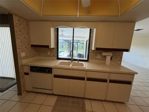 Kitchen - 386 Pineview Dr, Venice, FL 34293 photo 3 of 3