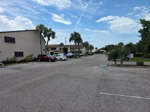 7219 Cloister Dr #202, Sarasota, FL 34231