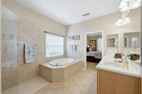 Bath - 11347 Dancing River Dr, Venice, FL 34292 photo 3 of 5