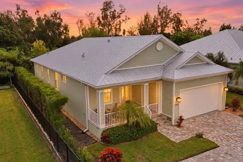 18050 Wooden Skiff Ct, Nokomis, FL 34275
