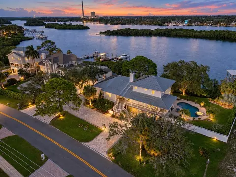 1538 Riverside Dr, Tarpon Springs, FL 34689