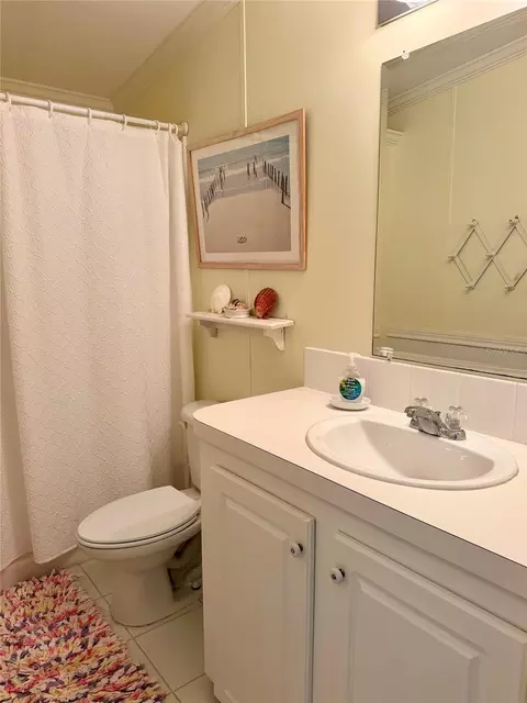 Bath - 730 Gloriosa Rd, Venice, FL 34293 photo 3 of 3