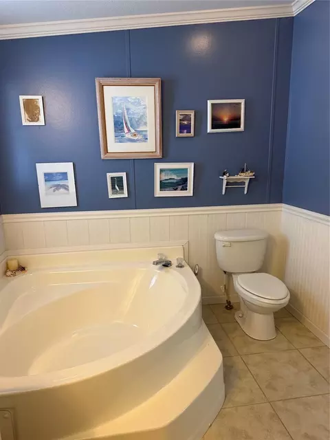 Bath - 730 Gloriosa Rd, Venice, FL 34293 photo 2 of 3
