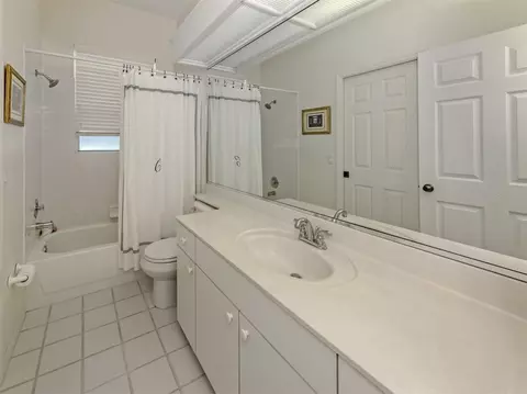 Bath - 554 Fallbrook Dr, Venice, FL 34292 photo 2 of 2